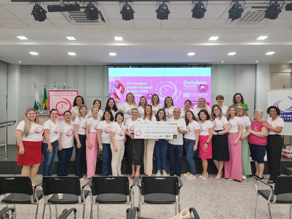 Momento da entrega do cheque à Uoppeccan. Foto: Acimacar