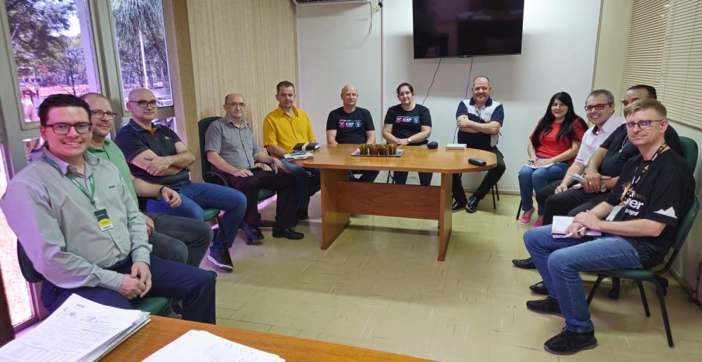 Em reunião realizada na Prefeitura de Marechal Cândido Rondon discutiu-se estratégias para ajudar os produtores rurais