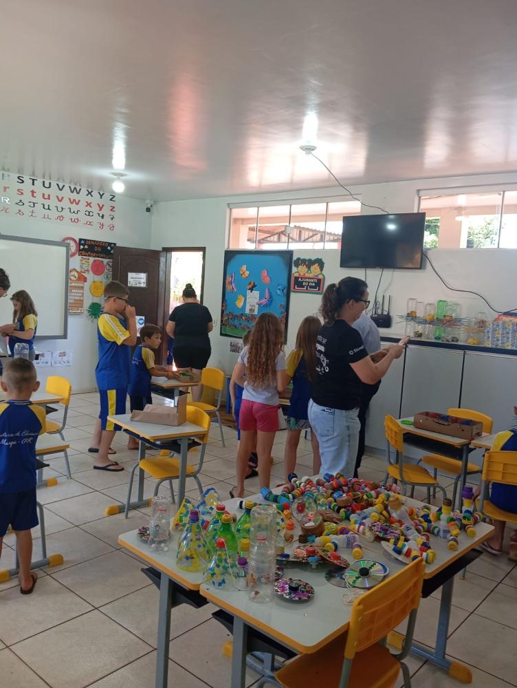 Escola Municipal Pedro Álvares Cabral encerra programa União Faz a Vida com projetos sustentáveis