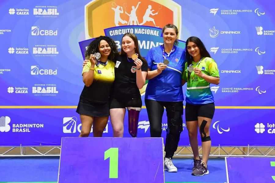 Ela conquistou três ouros no Brasileiro de Parabadminton