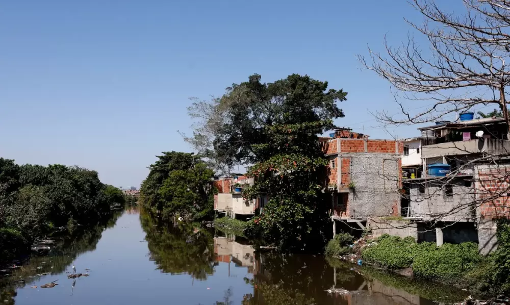 Rio Faria-Timbó, na comunidade de Manguinhos, zona norte da cidade. Um esgoto a céu aberto. Foto: Tânia Rêgo/Agência Brasil