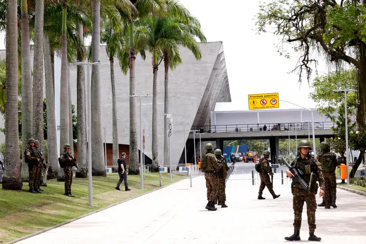Forças de segurança reforçam policiamento no Rio durante o G20. Foto: Tânia Rêgo/Agência Brasil