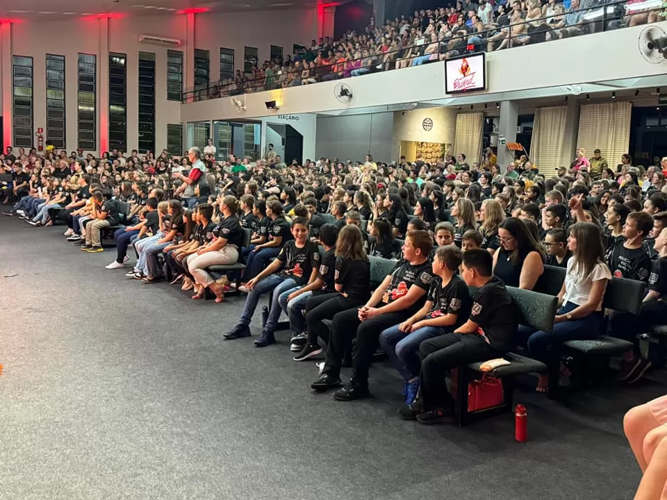 O Auditório Ecos da Liberdade estava tomado por alunos e familiares. Foto: Assessoria de Imprensa de Marechal Cândido Rondon