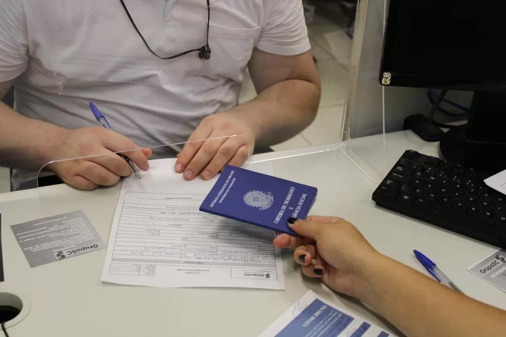 De faxineiro a nível superior: semana começa com 21,7 mil vagas de empregos. Foto: Karolina Fabbris Pacheco