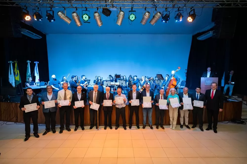 A celebração, realizada no campus de Cascavel, reuniu autoridades, acadêmicos, ex-alunos e representantes da sociedade. Foto: Assessoria