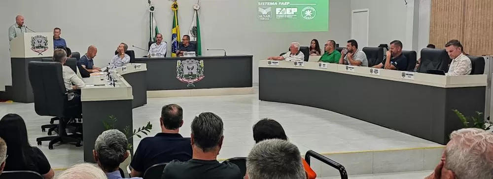 O presidente do Sindicato Rural Patronal de Marechal Cândido Rondon, Edio Chapla, ocupando a Tribuna da Câmara de Vereadores. Foto: João Livi