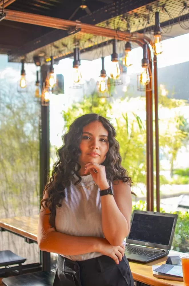 Tcheslley Bruch Fontana, de 19 anos, é aluna do Centro Estadual de Educação Profissional (CEEP) Pedro Boaretto Neto, de Cascavel, e por meio do Programa, conseguiu espaço no mercado de trabalho inovador. Foto: acervo pessoal.