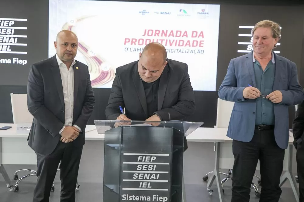 O termo de cooperação foi firmado entre o BRDE e FIEP. Foto: Gelson Bampi