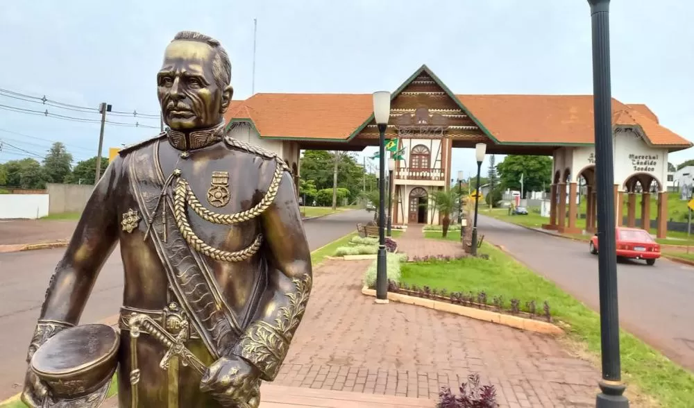 O monumento foi instalado junto ao portal de acesso a cidade. Foto: Assessoria