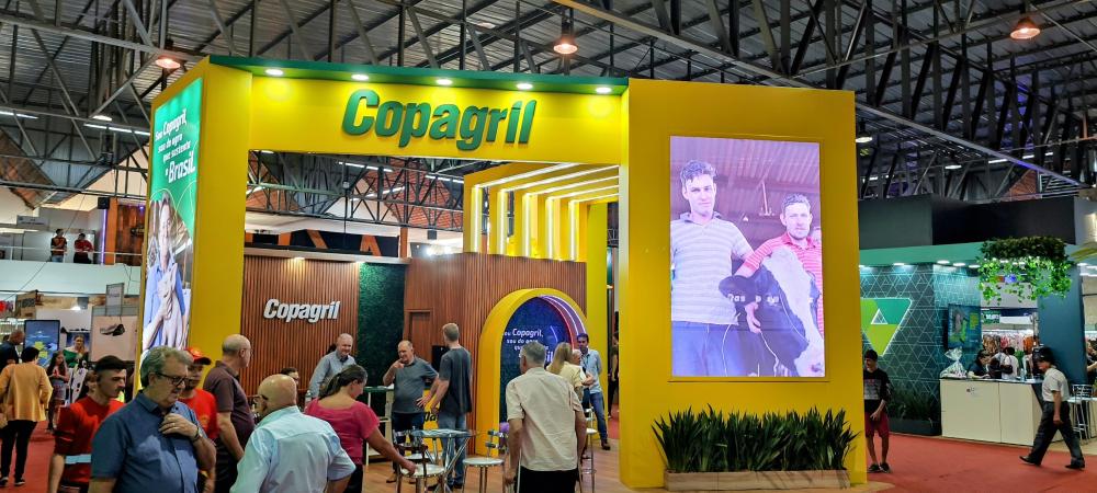 Milhares de pessoas visitam os estandes na Expomar. Foto: João Livi