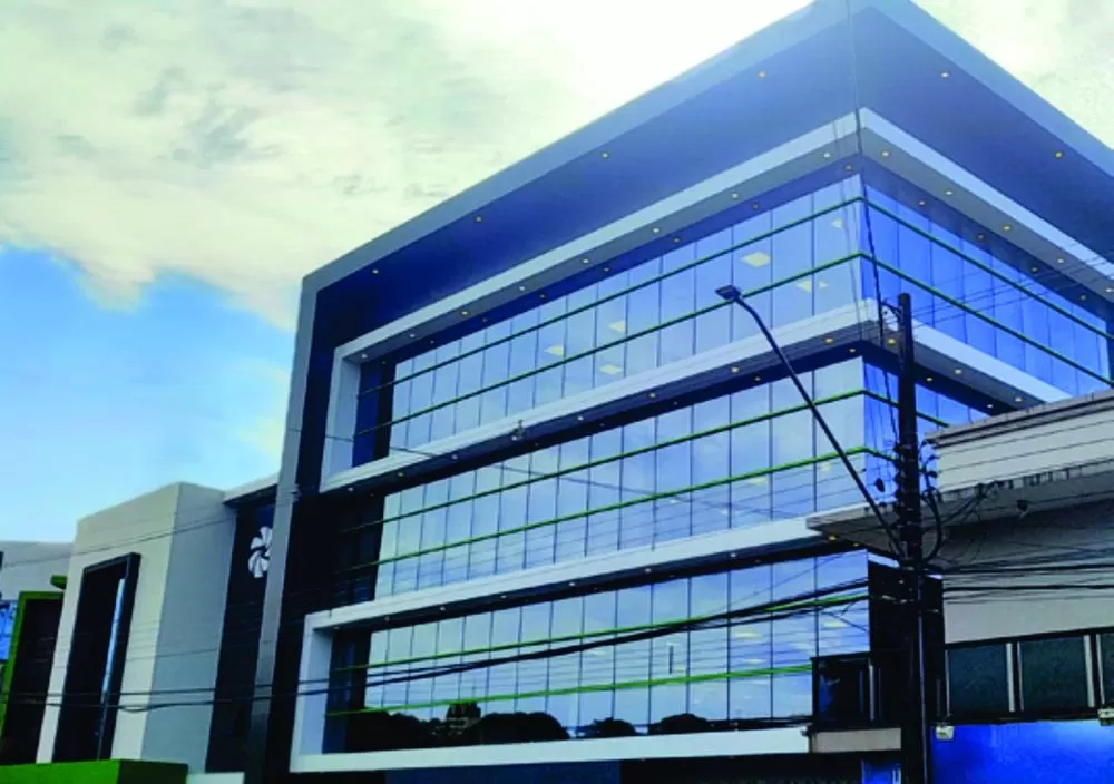 O imponente prédio sede da Sicredi Aliança PR/SP, em Marechal Cândido Rondon.