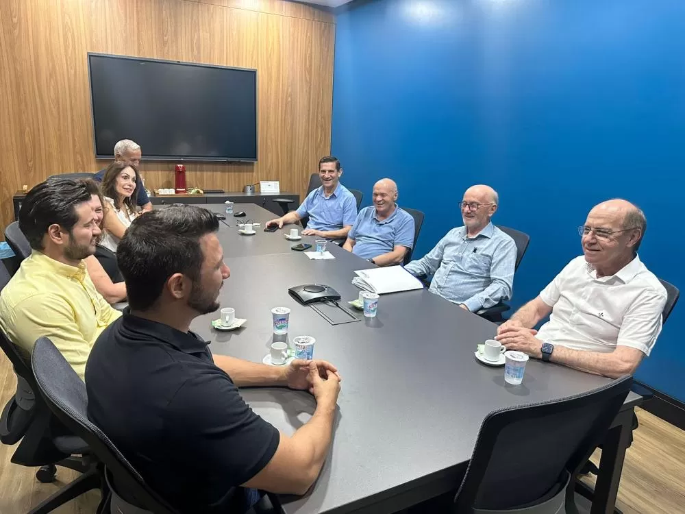 Diretoria da C.Vale com os novos líderes municipais, em diálogo proativo por Palotina. (Foto: Assessoria/Prefeitura)