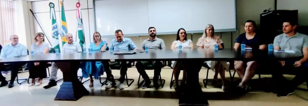 Carmelo Daronch, Maria Claudete Kozerski, Valdir Sackser, Helenice Hackmann Sauer, Vanderlei Sauer, Adriano Backes, Andria Backes, Marciane Specht, Lucia Pletsch e Roges Freitag. (Foto: João Livi)