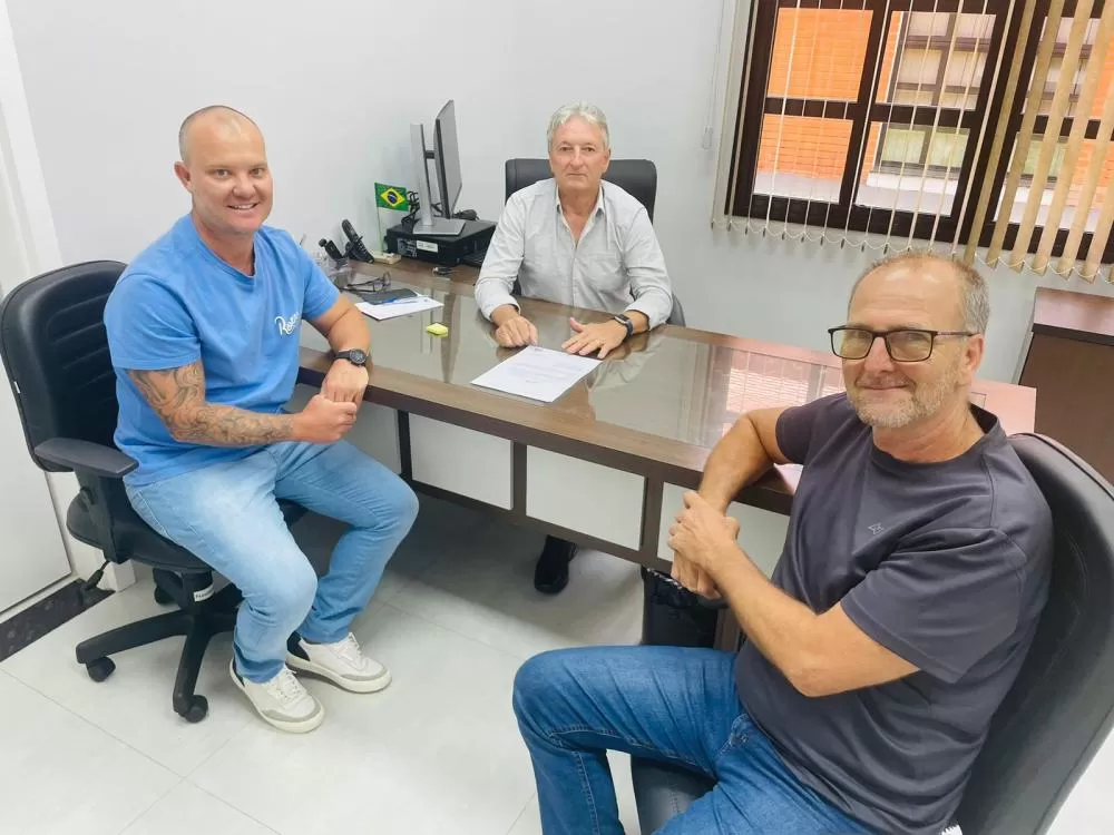 Cleiton Petry, Valdir Sackser e Airton Kraemer. (Foto: Assessoria/Câmara Municipal).