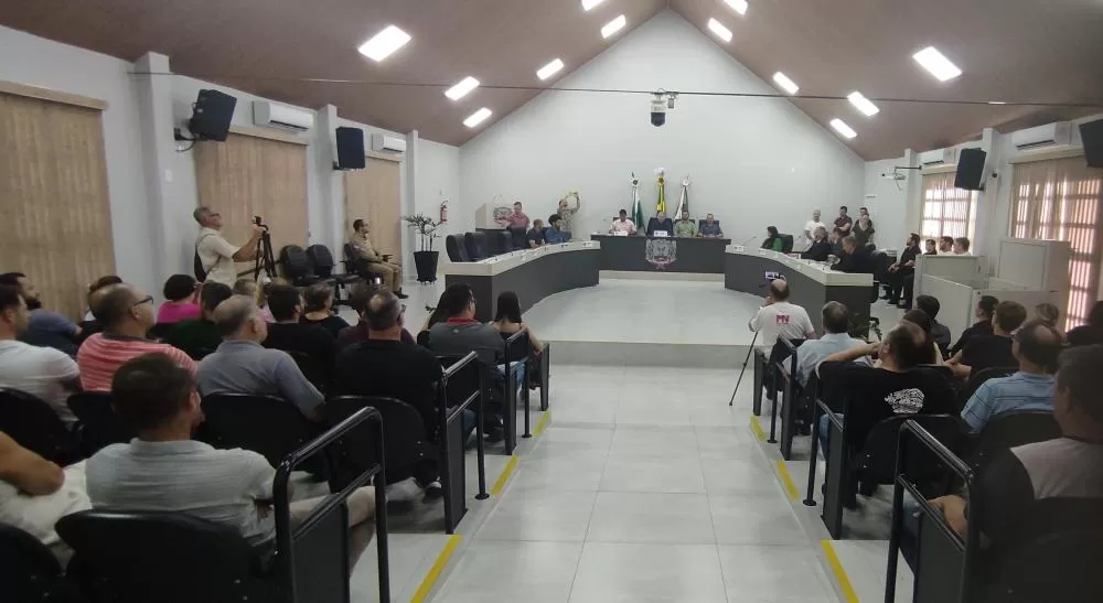 A sessão foi amplamente prestigiada. Fotos: João Livi