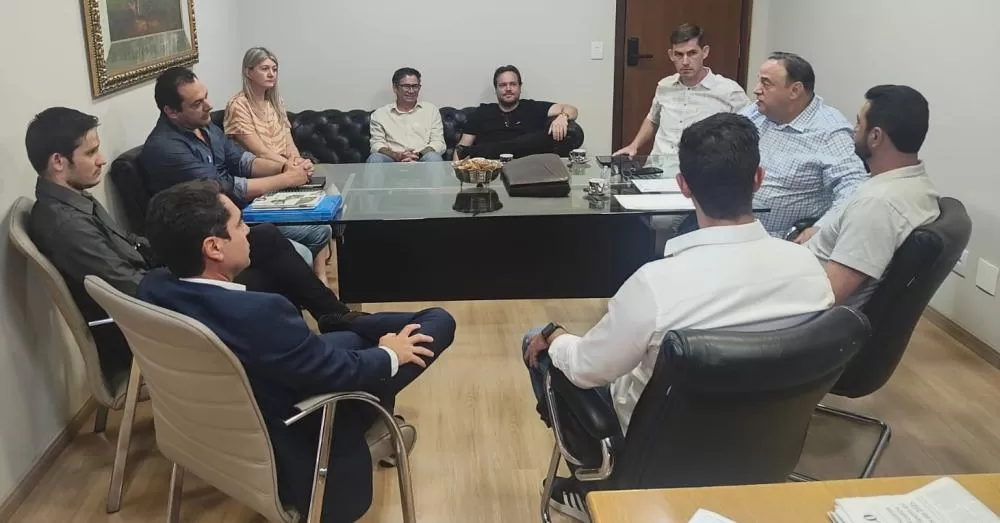 A reunião no gabinete do deputado estadual Hussein Bakri. Foto: Divulgação