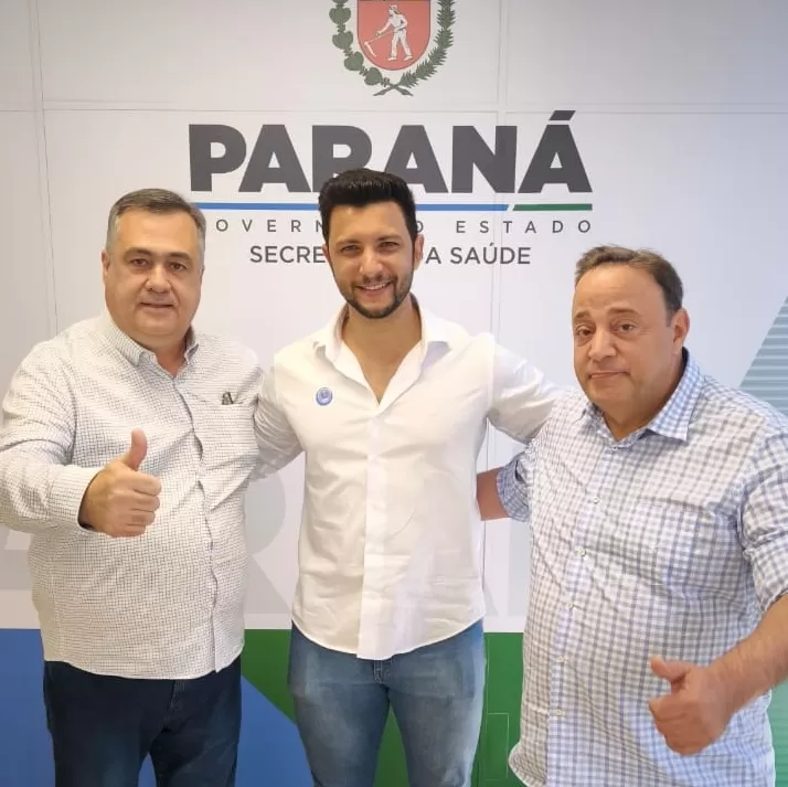 Prefeito Rodrigo Ribeiro com o secretário Beto Preto e deputado Hussein Bakri. Foto: Assessoria