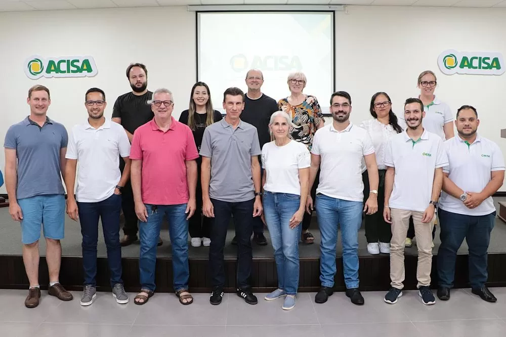 Membros da nova diretoria da Acisa que assumiram seus cargos nesta quarta-feira. Foto: Assessoria