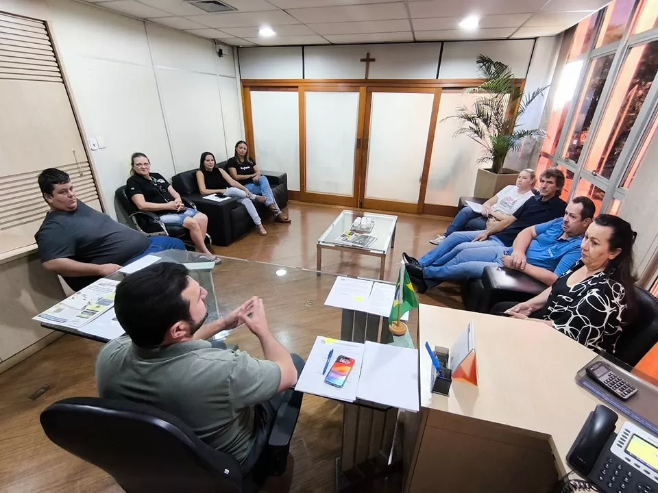 O encontro aconteceu no gabinete do prefeito Adriano Backes. Foto: Assessoria/Prefeitura