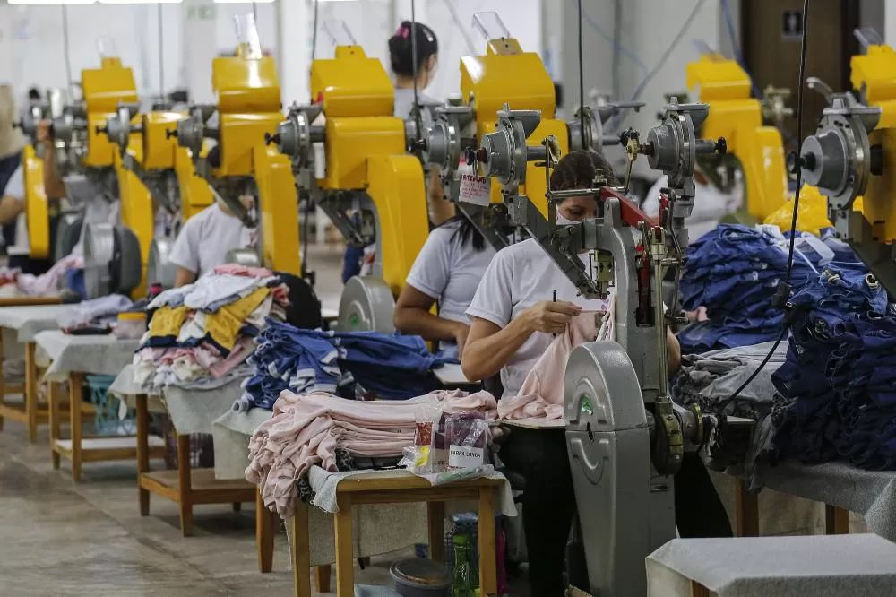Indústria, comércio, serviços, agricultura: semana começa com 20,7 mil vagas de empregos. Foto: Jonathan Campos / AEN