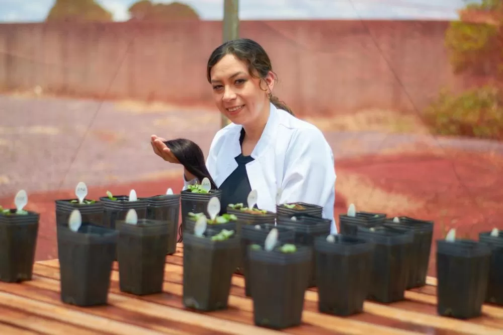 Na foto, Gabriela Martines Gimenes, cabeleireira há 13 anos. Foto: Unioeste
