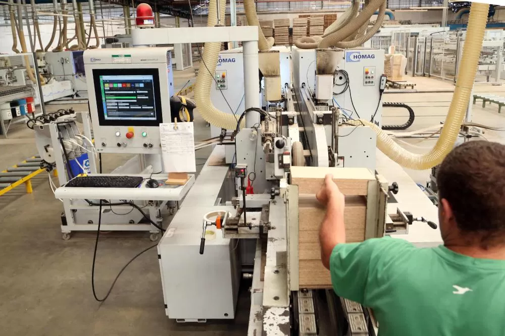 Com ritmo superior a estados mais populosos, Paraná é o 2º que mais contrata no Brasil. Foto: Gilson Abreu/AEN