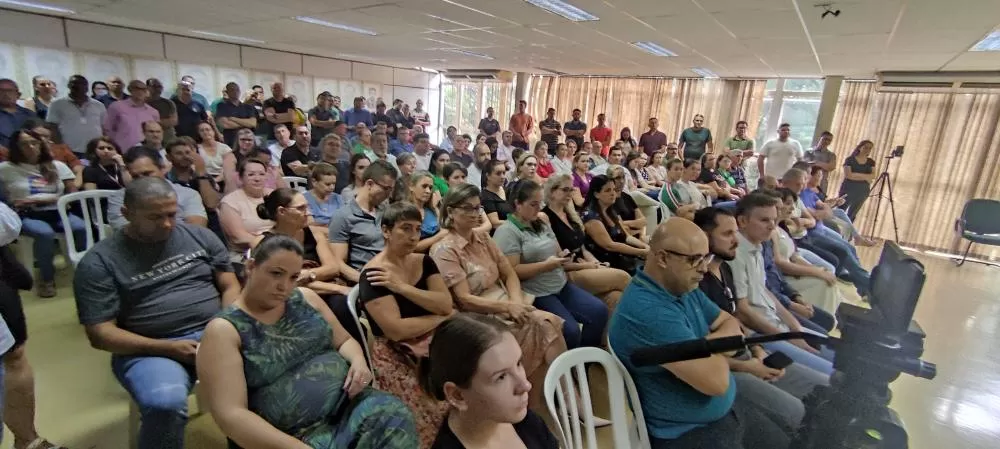 O auditório da Prefeitura estava lotado para o evernto. Fotos: João Livi