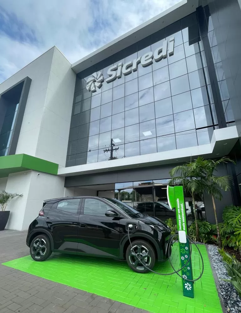 O totem está instalado em frente a Sede Regional da Sicredi Aliança PR/SP. Foto: Assessoria/Sicredi