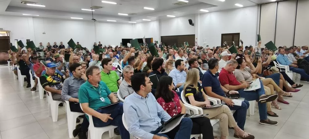 Os associados presentes aprovaram que a Copagril adquira uma empresa não cooperativa. Fotos: João Livi