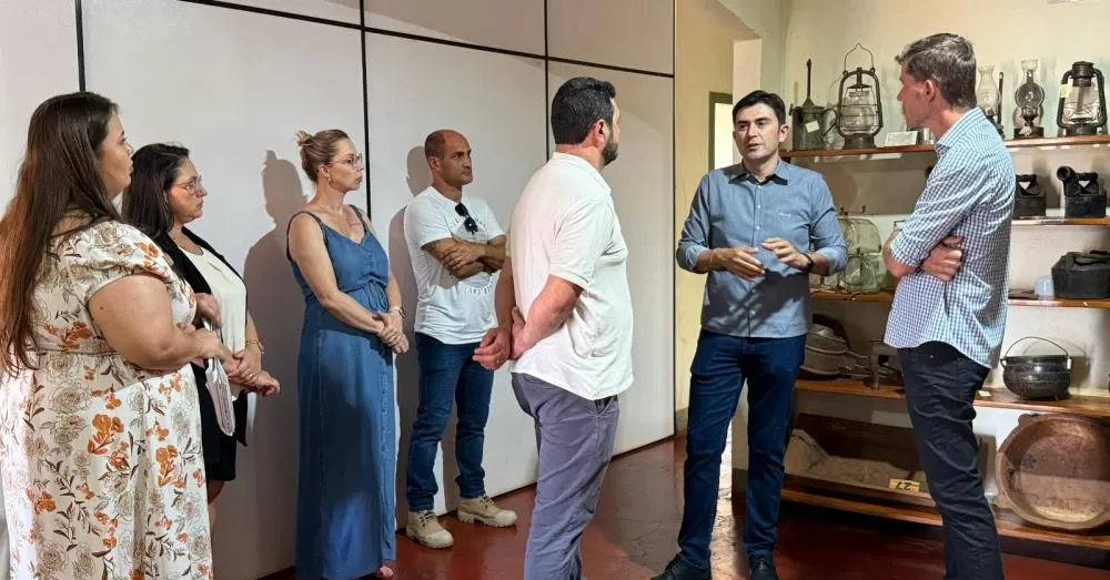 O presidente da Sicredi Aliança PR/SP detalhou do interesse da cooperativa em participar da revitalização do museu Padre José Gaertner, de Porto Mendes. Foto: Assessoria/Prefeitura