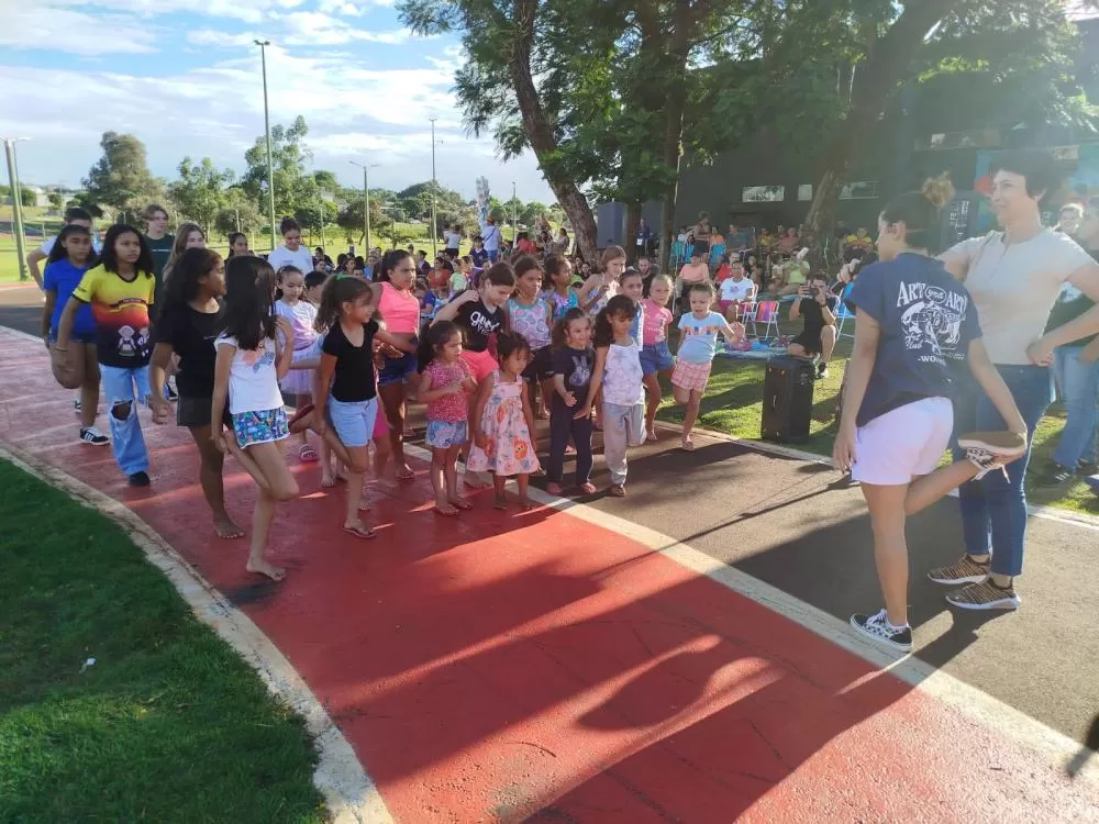 O projeto “Domingueira no Lago” reuniu centenas de munícipes no Lago Municipal de Palotina. Foto: Assessoria/Prefeitura