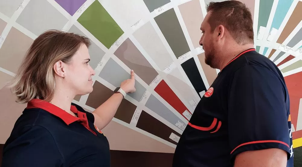 Karine Helbing e Marcos Vitt estão a frente da Laborde Tintas há 05 anos. Foto: João Livi