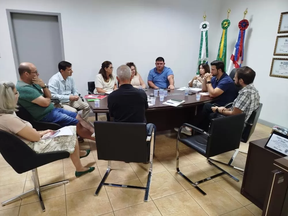 Reunião de hoje, no gabinete do prefeito de Palotina. Foto; Assessoria/Prefeitura