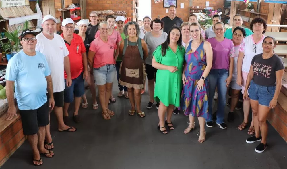 Os feirantes farão a doação de alimentos frescos não comercializados nas feiras. Foto: Assessoria/Prefeitura