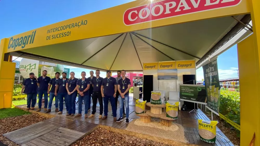 Equipe da Copagril no estande instalado no Show Rural Coopavel. Foto: Divulgação