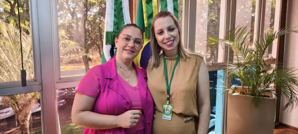 Andria Backes e Elenice Sauer coordenam o concurso Miss e Mister da Terceira Idade. Foto: João Livi