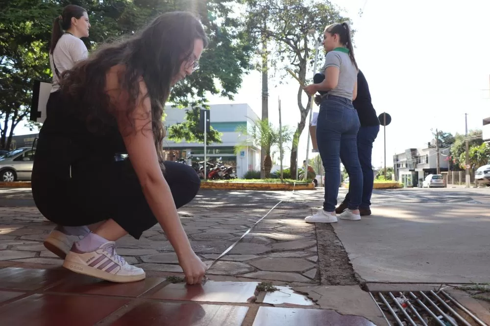 O trabalho de medição da Avenida Maripá teve início nesta manhã. Fotos: Assessoria/Prefeitura