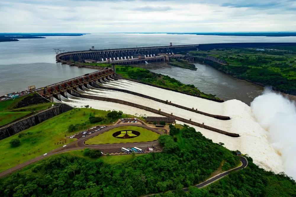 Os moradores dessas cidades podem usufruir do Passe Comunidade Itaipu, que concede gratuidade em alguns passeios turísticos dentro da usina. Foto: Alexandre Marchetti