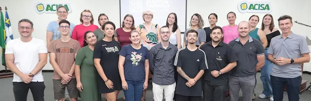 Equipe que participou do curso “Como Atender Melhor seu Cliente”, promovido pelo Sebrae em parceria com a Acisa. Foto: Assessoria/Acisa