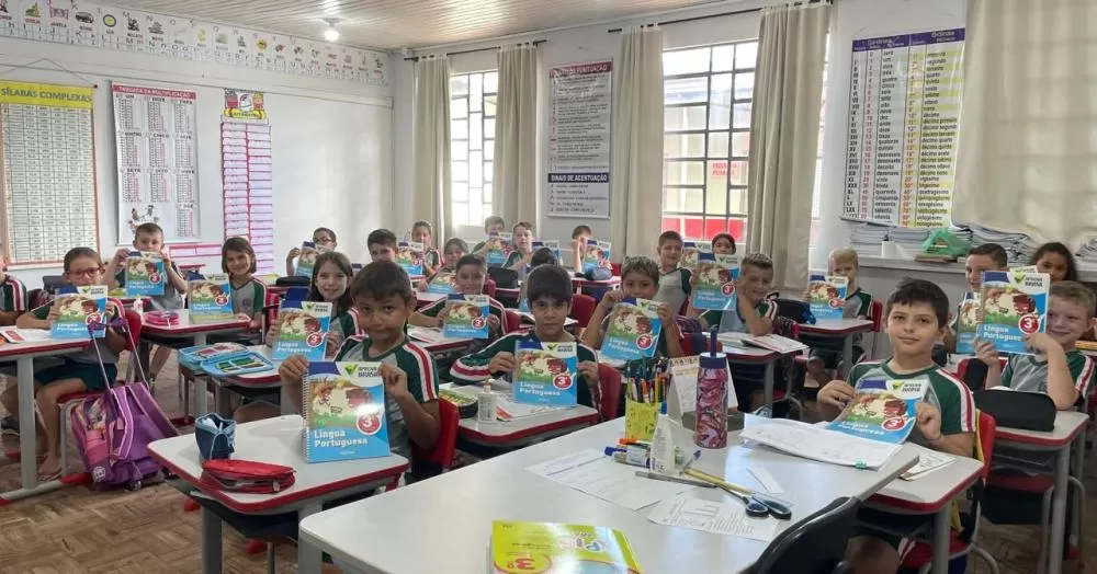 Materiais didáticos e literários já estão sendo distribuídos aos alunos da rede municipal de ensino. Foto: Assessoria/Prefeitura