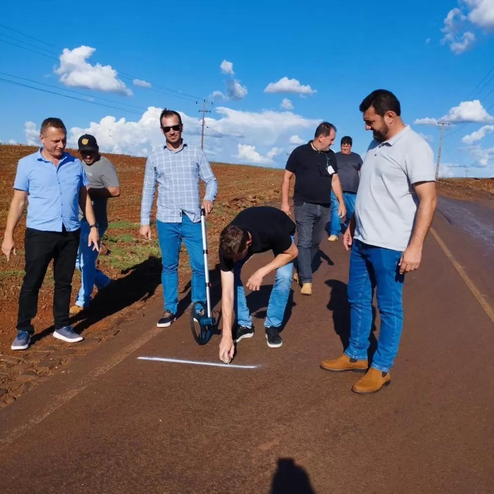 Prefeito e secretários vistoriaram o trecho que receberá a operação tapa-buracos. Foto: Assessoria/Prefeitura