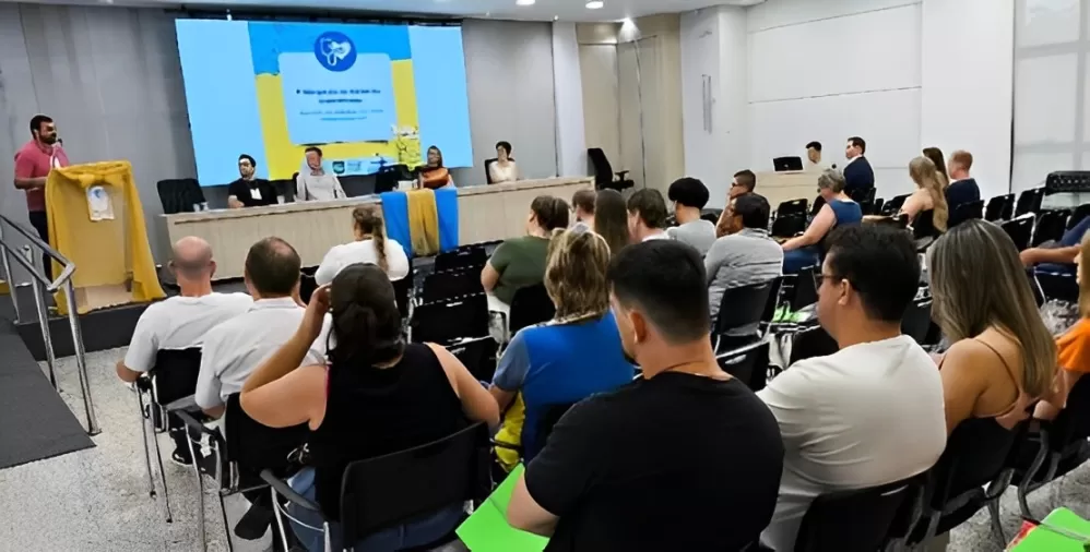 O prefeito Adriano Backes participou da abertura do simpósio. Foto: Assessoria/Prefeitura