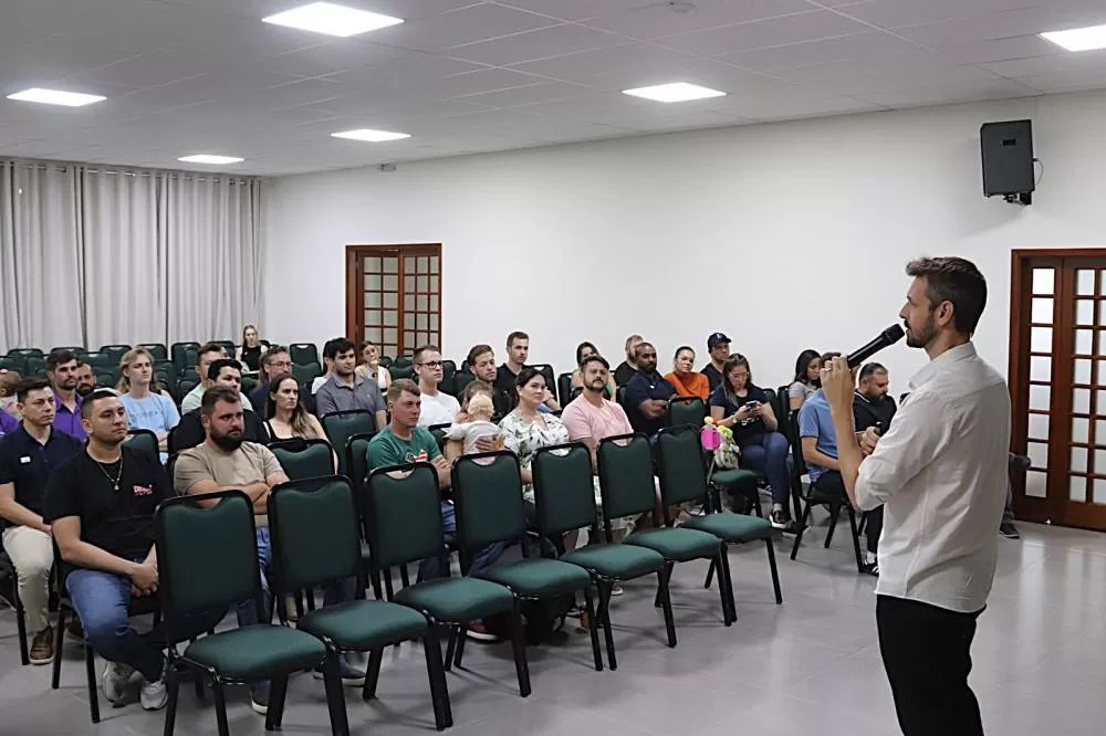 Mairus Gruber falou da importância do COJEM na sua trajetória profissional. Foto: Assessoria/Acisa