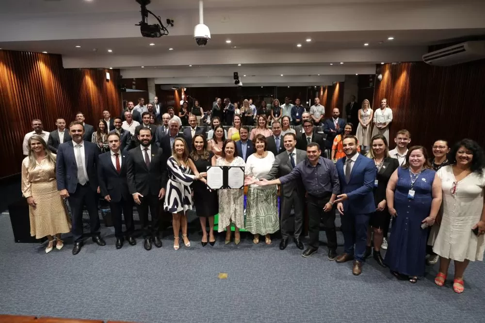 Em parceria com cartórios, Paraná acelera regularização imobiliária para barracões industriais. Foto: Assembleia Legislativa do Paraná