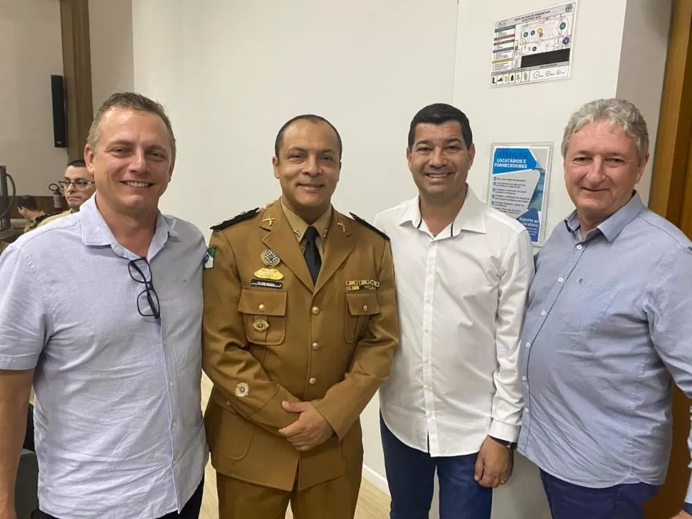 Vanderlei Sauer, Tenente-Coronel Valmir de Souza, Coronel Welyngton Alves da Rosa e Valdir Sackser. Foto: Assessoria/Câmara