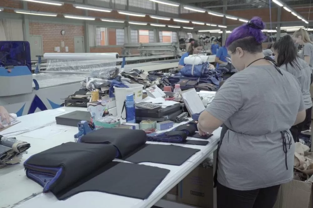 O maior crescimento foi registrado no segmento de confecções e artigos do vestuário, que gerou 902 novas vagas em janeiro.Foto: Guto Pimentel