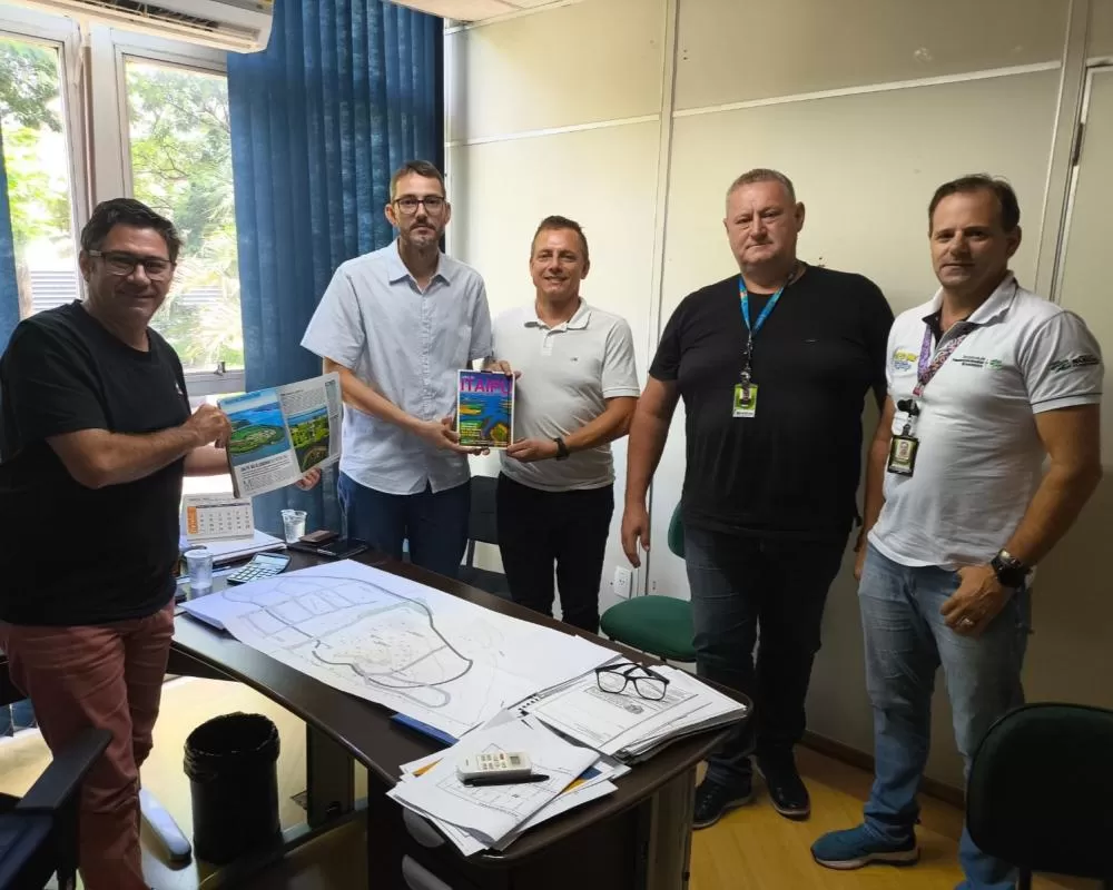 Claudio Kohler (Claudinho), Jorge Thiago Luiz Dalmagro, Vanderlei Sauer, Neri Wagner e André Wobeto. Foto: Assessoria/Prefeitura