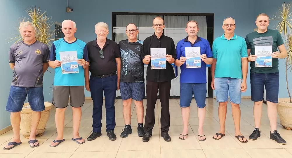 Membros da Igreja Luterana Cristo É Vida divulgando o almoço do dia 09 de março. Foto: Cristiano Viteck