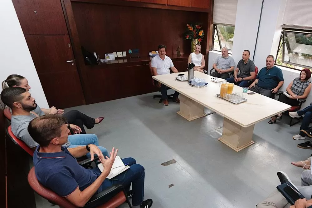 O encontro realizado com o prefeito Clademar Maraskin e as lideranças empresariais. Foto: Assessoria/Acisa
