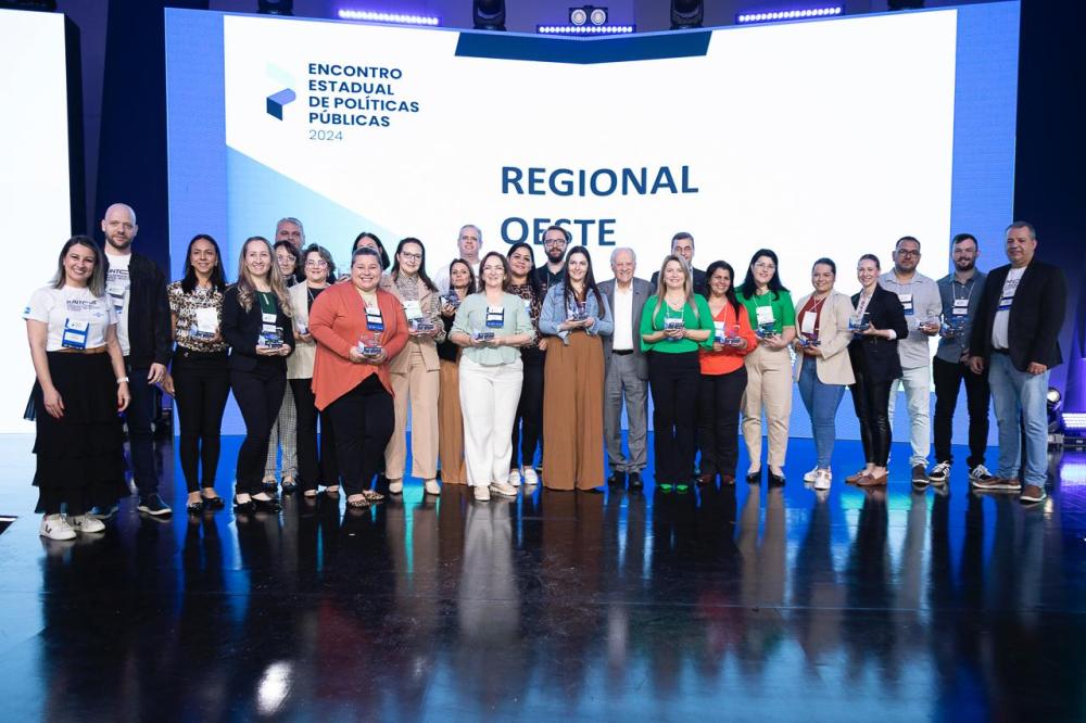 Reconhecimento foi entregue nesta terça-feira (6), durante Encontro Estadual de Políticas Públicas. (Foto: Jean Pavão)